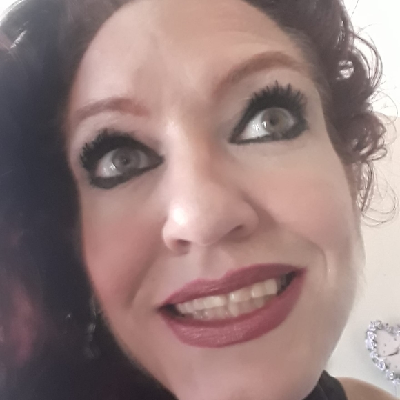 Meet your Posher, Sharon - Picture 1 of 1